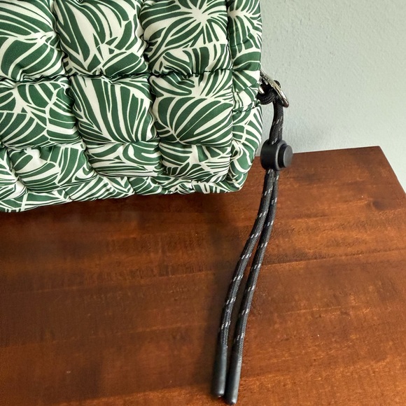 FREE PEOPLE Printed Mini Case Toucan Tropics - Picture 8 of 10